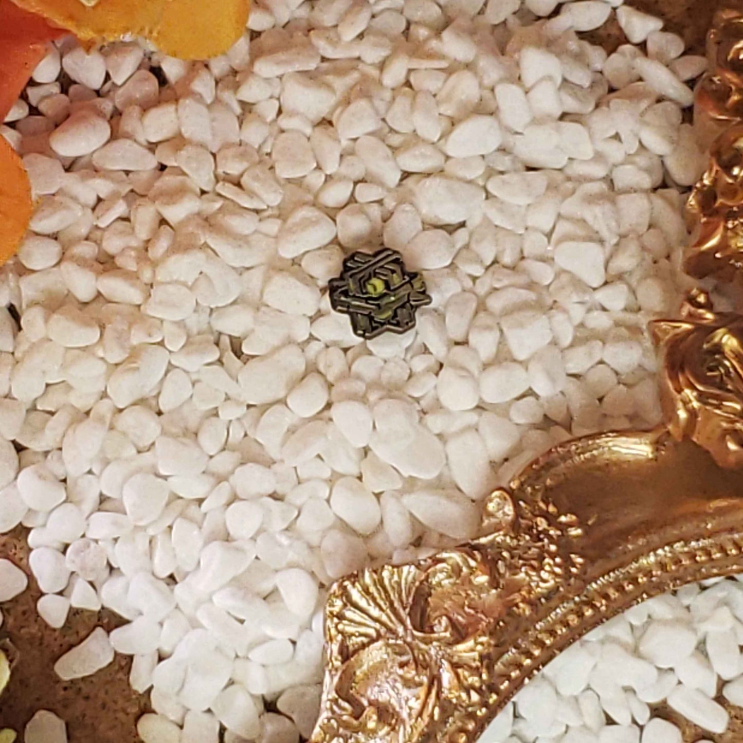 Guizhong and Memory of Dust Enamel Pins